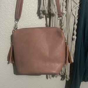 Chic Mauve Leather Crossbody Bag